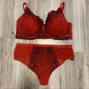 La Vie en Rose Bra and Panty Set